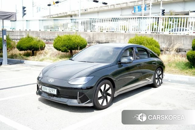 Hyundai Ionic 6 2023 Темно-зеленый из Кореи