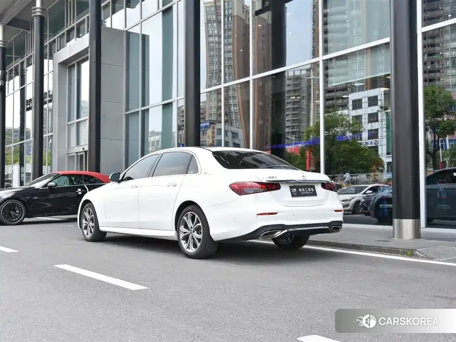 Mercedes-Benz E-Class 2022 Белый из Китая