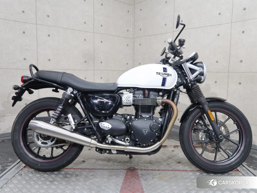 Проданный Triumph STREET TWIN 2018 из Японии