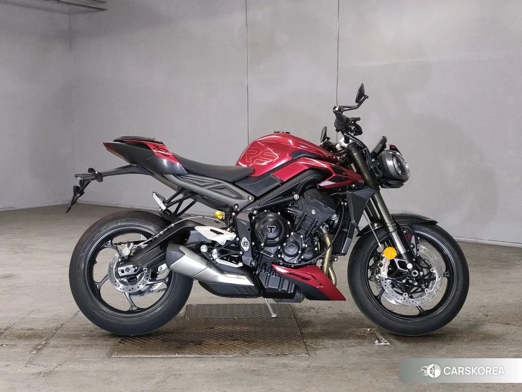 Проданный Triumph STREET TRIPLE 765 RS 2023 из Японии