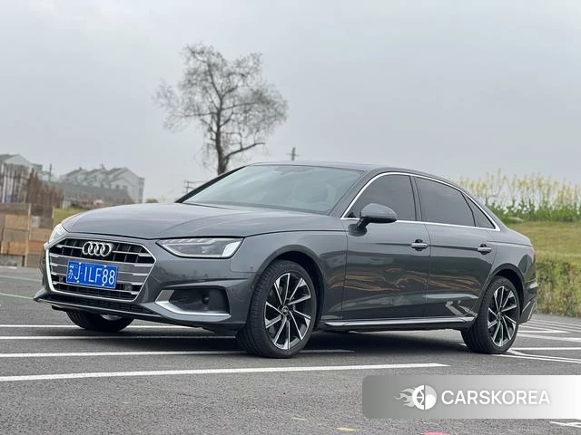 Audi A4L 2022 Темно-серый из Китая