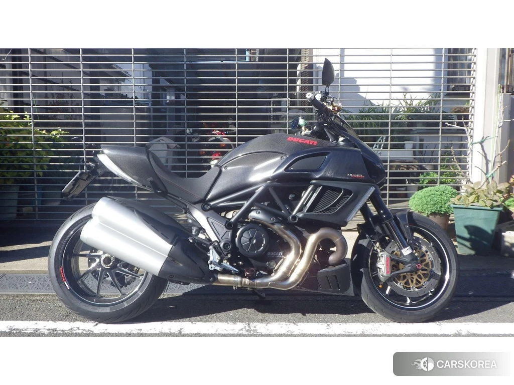 Проданный Ducati DIAVEL 2011 из Японии, фото 2