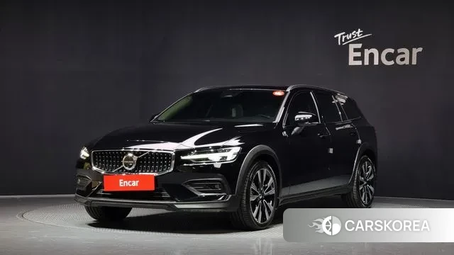 Volvo V60 Cross-Country 2nd Generation 2024 Черный из Кореи
