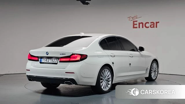 BMW 5 Series (G30) 2023 Белый из Кореи
