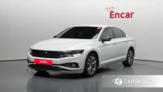 Volkswagen Passat GT (B8) 2022 Белый из Кореи
