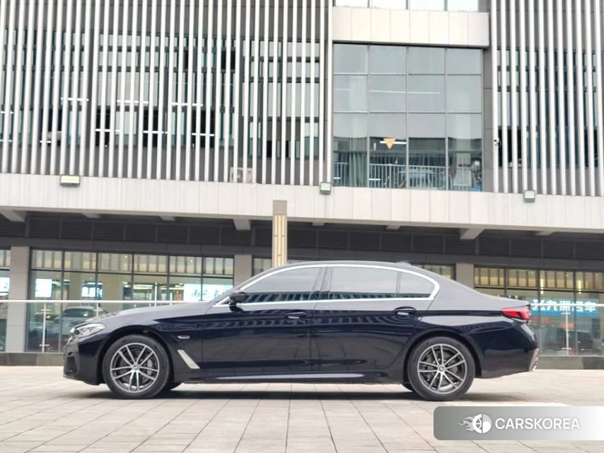 BMW 5 series PHEV 2021 Черный из Китая