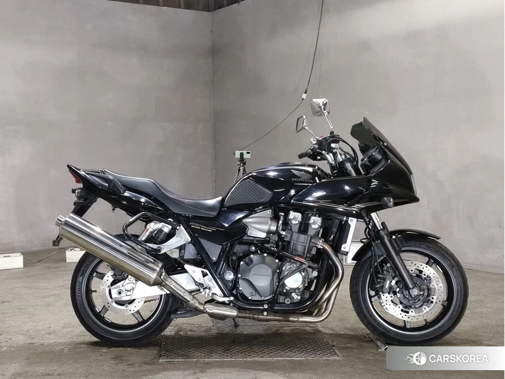 Проданный Honda CB1300SF BOLDOR 2010 из Японии