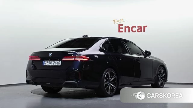 BMW 5 Series (G60) 2023 Черный из Кореи