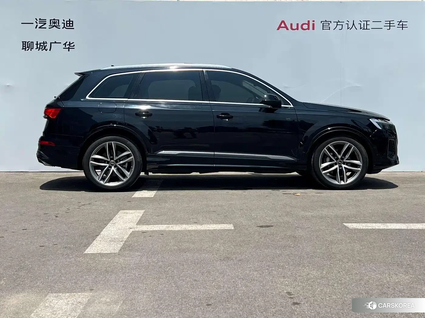 Audi Q7 2025 Черный из Китая