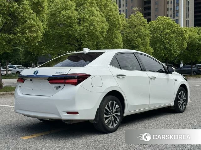 Toyota Corolla dual engine E+ 2022 Белый из Китая