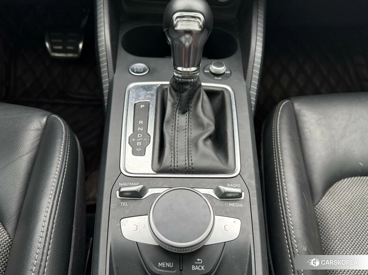 Audi Q2L e-tron 2019 Белый из Китая