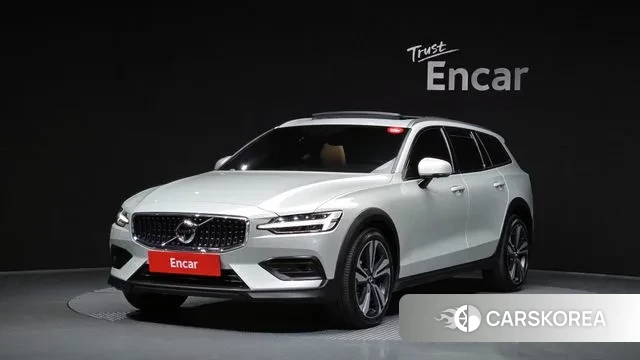 Volvo V60 Cross-Country 2nd Generation 2020 Серебристо-серый из Кореи