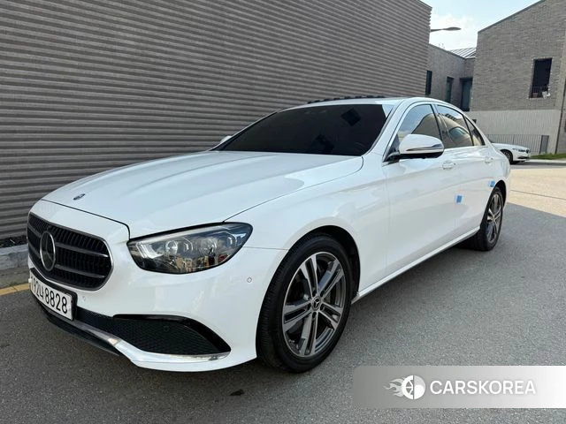 Mercedes-Benz E-Class W213 2022 Белый из Кореи