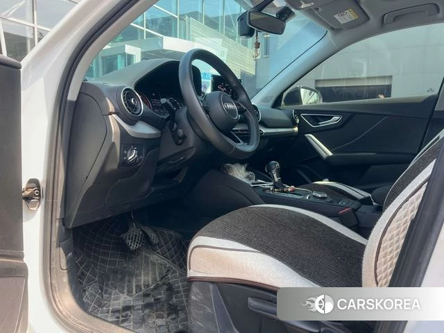 Audi Q2L 2021 Белый из Китая