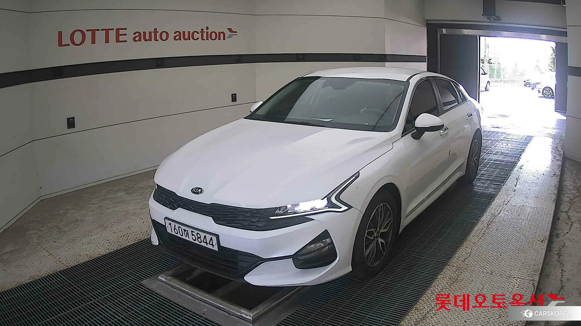 Kia K5 2021 Snow White Pearl (optional) из Кореи