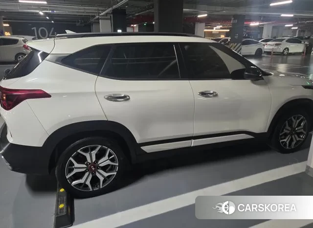 Kia Seltos 2020 Белый из Кореи