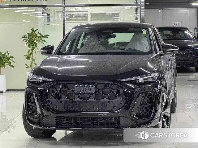 Audi Q5 (80A) 2025 Черный из Кореи