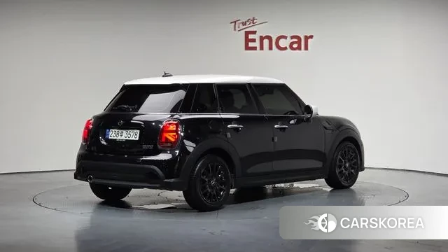 Mini Cooper 2024 Черный из Кореи