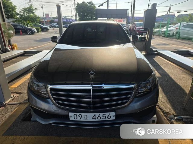 Mercedes-Benz E-Class W213 2018 Серый из Кореи