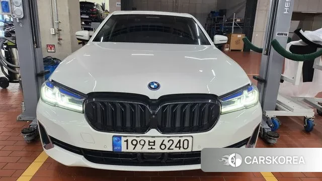 BMW 5 Series (G30) 2022 Белый из Кореи