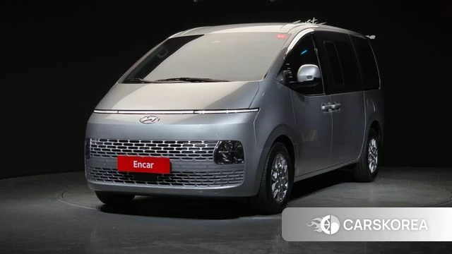 Hyundai Staria 2023 Серебряный из Кореи