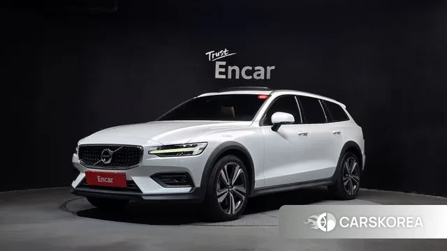 Volvo V60 Cross-Country 2nd Generation 2019 Белый из Кореи