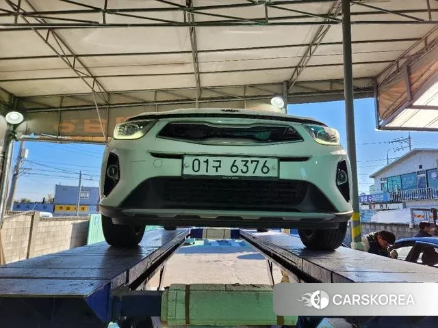 Kia Stonic 2018 Белый из Кореи