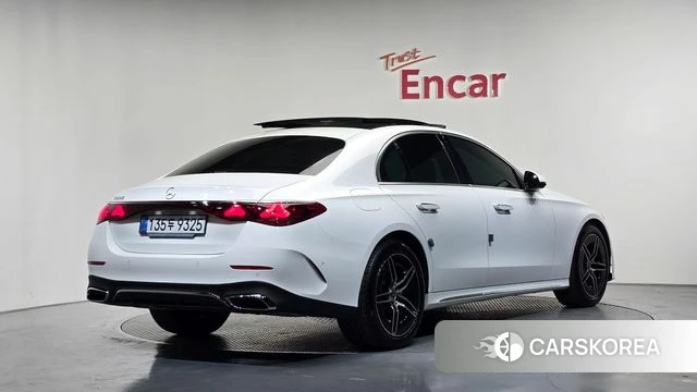 Mercedes-Benz E-Class W214 2025 Белый из Кореи
