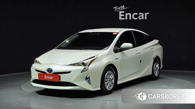 Toyota Prius 4th Generation 2018 Белый из Кореи