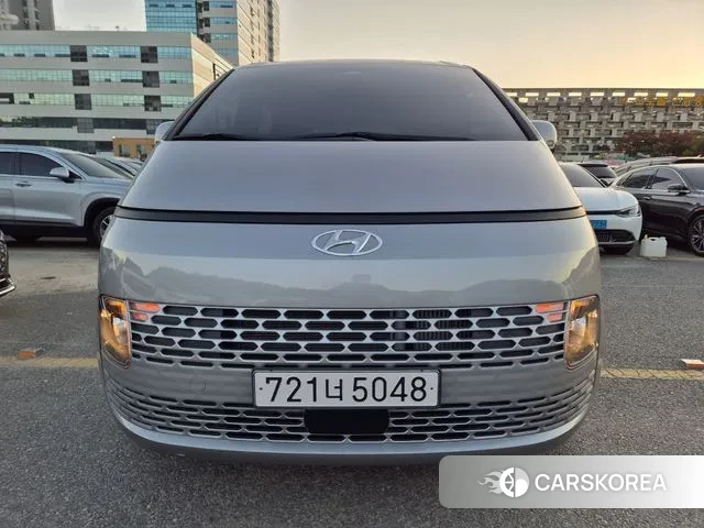 Hyundai Staria 2023 Серебристо-серый из Кореи