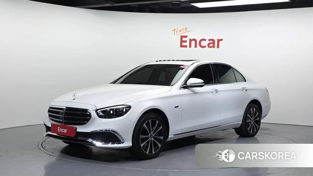 Mercedes-Benz E-Class W213 2021 Белый из Кореи