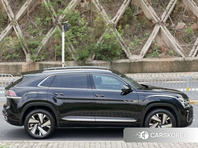 Volkswagen Tourang 2024 Черный из Китая