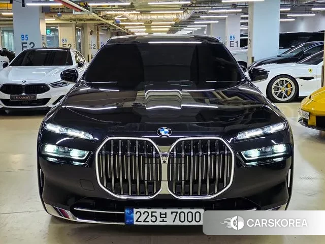 BMW 7 Series (G70) 2022 Черный из Кореи