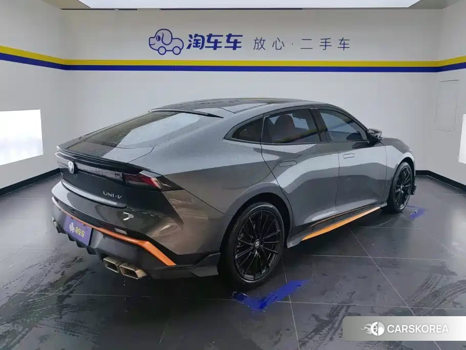 Chang'an UNI-V 2024 Silver/gray из Китая