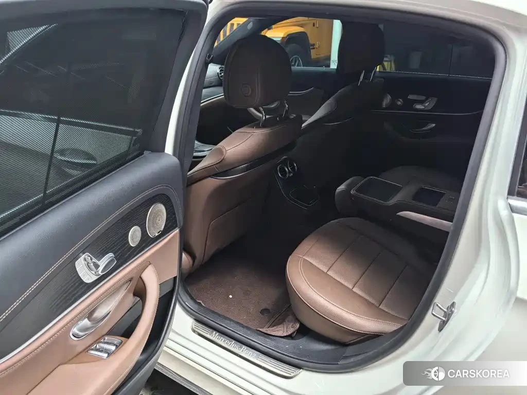 Mercedes-Benz E-Class 2023 Белый из Китая