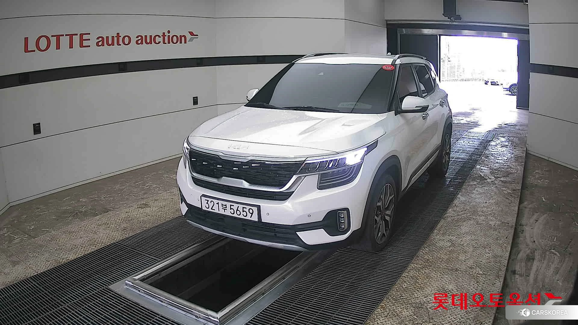 Kia Seltos 2023 Snow White Pearl из Кореи