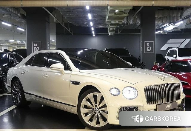 Bentley Flying Spur 3rd Generation 2022 Белый из Кореи