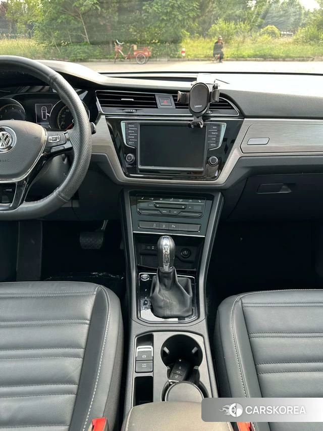 Volkswagen Touran L 2021 Белый из Китая