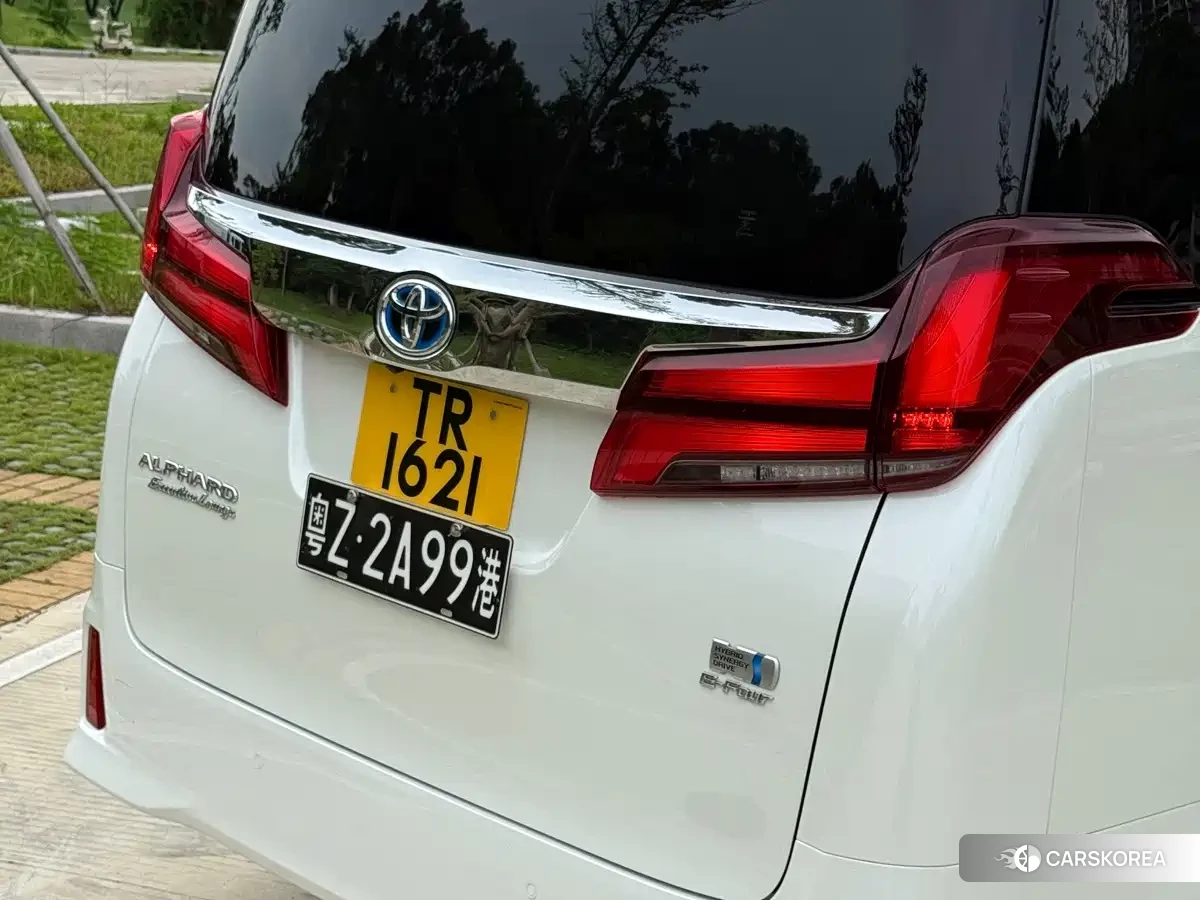 Toyota Elfa 2025 Белый из Китая