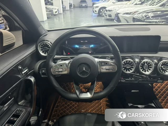 Mercedes-Benz Class A 2022 Белый из Китая