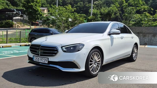 Mercedes-Benz E-Class W213 2023 Белый из Кореи