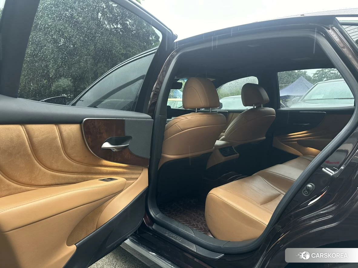 Lexus LS 2020 Красный из Китая