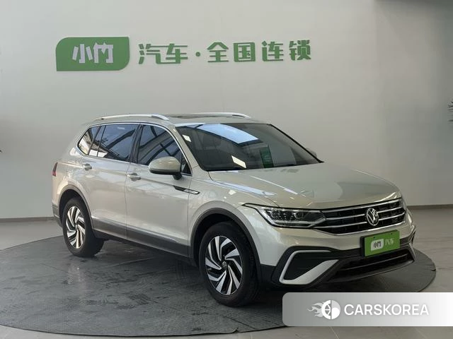 Volkswagen Tiguan L 2022 Темно-серый из Китая