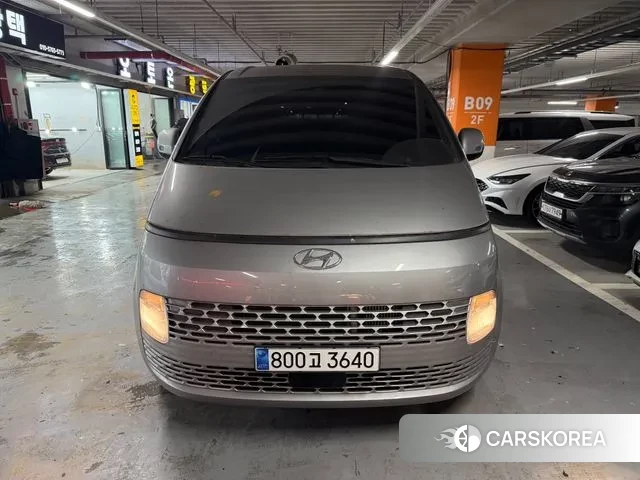 Hyundai Staria 2023 Серебряный из Кореи