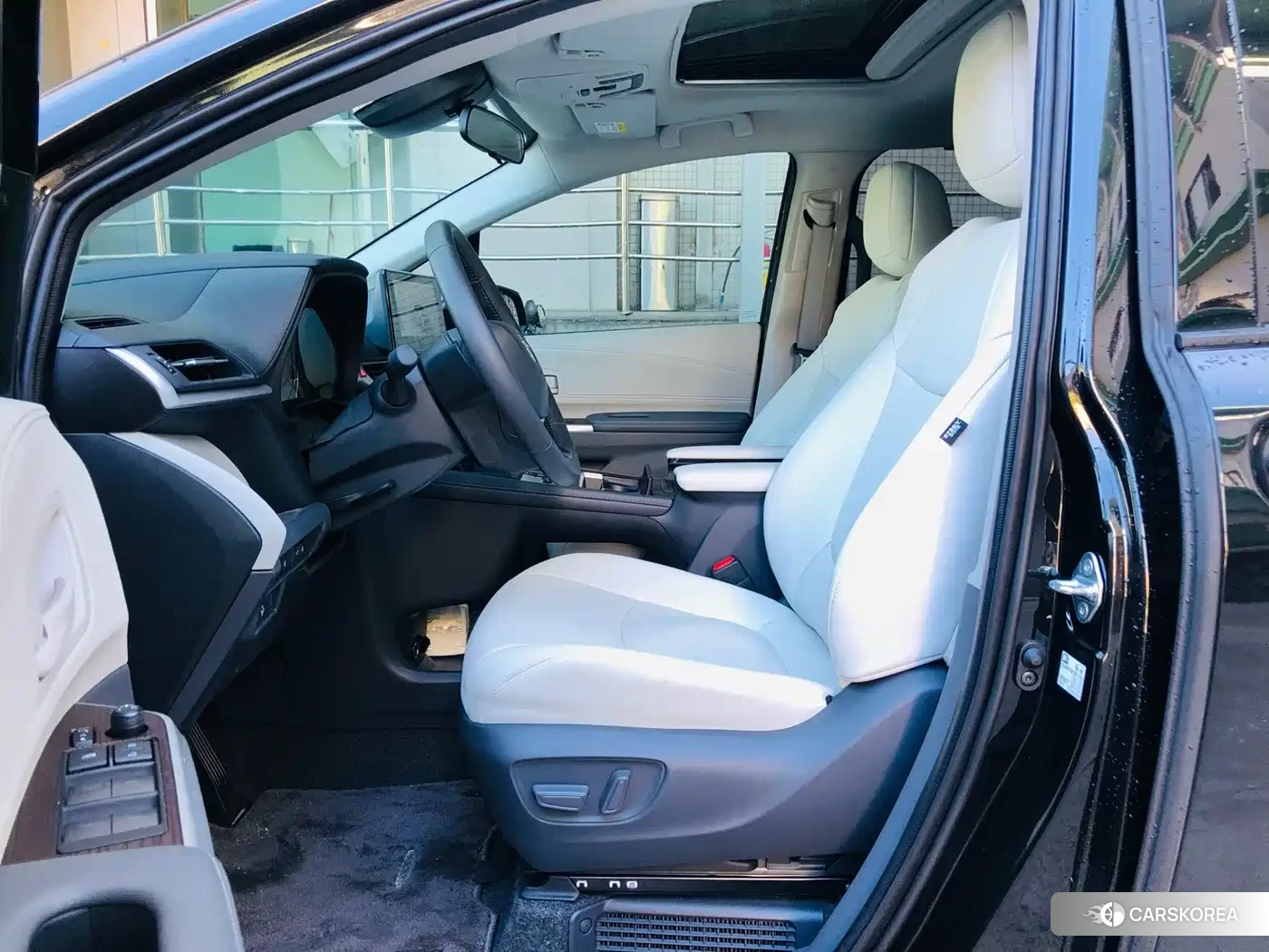 Toyota Sienna 2026 Черный из Китая