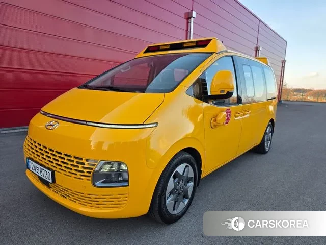 Hyundai Staria 2023 Желтый из Кореи