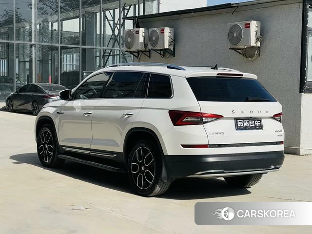 Skoda Kodiak 2022 Белый из Китая