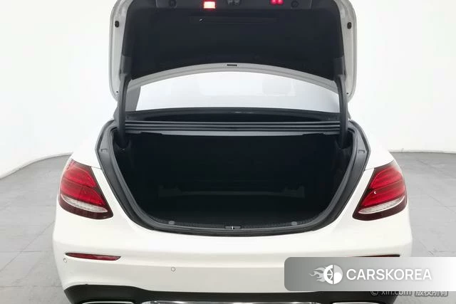 Mercedes-Benz E-class 2019 Белый из Китая