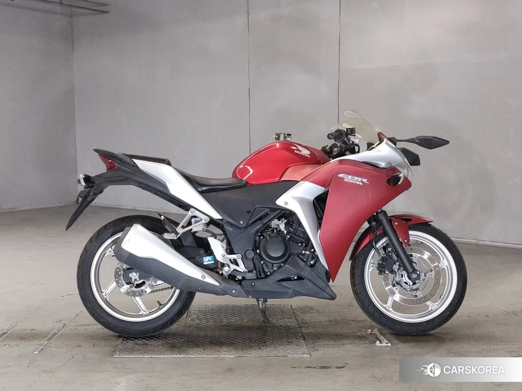 Проданный Honda CBR250R 2011 из Японии, фото 2