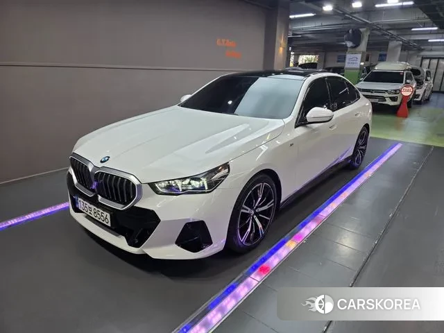 BMW 5 Series (G60) 2023 Белый из Кореи